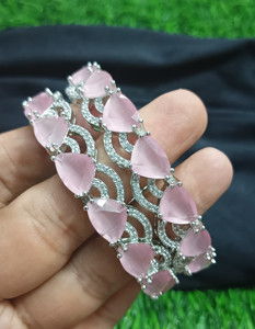 BRAZALETES DE ESTILO CLÁSICO AMERICAN DIAMOND Y BRAZALETES CHAPADOS EN PLATA TRADICIONALES Y A LA MODA Y ZIRCON CUBIC PARA MUJERES Y GIRS - Product Image 1