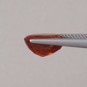 Vente en gros de pierres précieuses naturelles rouges Hessonite, 4,28 carats, taille ovale 12x7mm, 6mm, clair |   Fabrication de bijoux certifiée IGI d'excellente qualité - Product Image 2