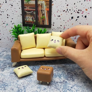 ชุดโซฟาจิ๋วสำหรับบ้านตุ๊กตาพลาสติกขนาด 1/12 - แบบสามที่นั่ง ดีไซน์ทันสมัย สำหรับห้องจิ๋ว ตกแต่งธีม DIY - Product Image 3