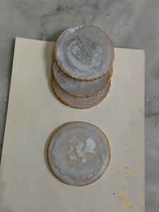 Ensemble de sous-verres en résine naturelle de qualité supérieure, faits à la main, articles de table et décoration intérieure haut de gamme à prix compétitif - Product Image 4