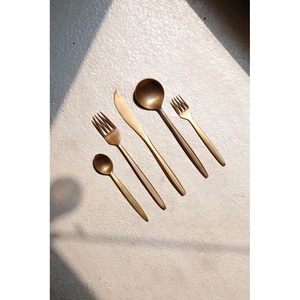 Ensemble de couverts en acier à manche moderne et élégant Portugal plaqué or fourchette cuillère couteaux économique et fabuleux pour une utilisation alimentaire - Product Image 1