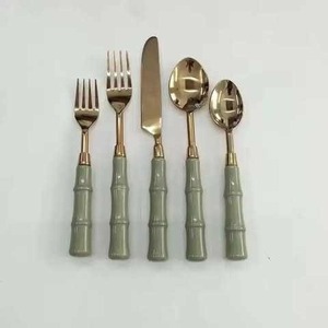 Ensemble de cuillères en acier inoxydable avec manche en résine, couverts pour la maison, la cuisine, la table à manger, les hôtels et les restaurants - Product Image 3