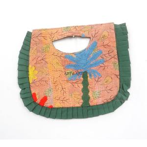 Sac messager pour femme en coton Kantha fait main avec fermeture magnétique, poignée de poignet, design plissé aux coins, léger et écologique - Product Image 1
