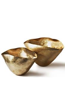 Centro de Mesa Rústico Glamuroso con Borde Ondulado y Acabado en Latón de Lujo, Libre de BPA, Juego de Tazones Apilables de Metal Dorado Oscuro, Estilo Moderno y Minimalista - Product Image 4