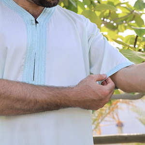 Proveedor de Thobes Personalizados, Túnica Árabe Tradicional, Tela Elástica de Algodón, Servicio OEM para Marcas de Moda y Pedidos al por Mayor - Product Image 5