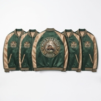 Blouson Bomber en Satin Personnalisé pour Fournisseur en Gros, Vert Forêt Beige, Broderie Sanglier, Veste de Baseball Sukajan, Vêtement d'extérieur