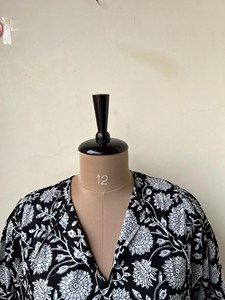 Women's Boho Black <b>White</b> Floral Block Print Tie-Neck Loose Midi Dress 3/4 Flutter Sleeve Casual Summer Woven Dress - Product Image 5