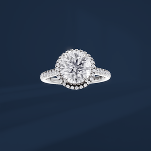 Bague de fiançailles en platine avec diamant rond brillant, halo et diamants latéraux, certifiée IGI, style classique pour femme - Product Image 2