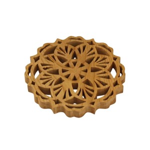 Al por mayor Salvamanteles de madera tallada a mano con diseño elegante y corte láser, resistente al calor, protector para mesa de cocina y comedor - Product Image 6