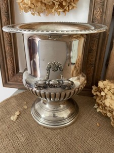 Seau à glace classique en métal finition argentée, idéal pour le refroidissement du champagne et du vin, décoration de table et mise en scène d'événements de luxe, provenance Inde - Product Image 6