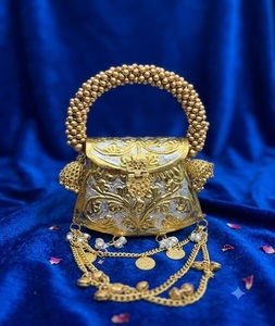 Mini Bolso de Mano Kundan de Latón, Chapado en Oro, Hecho a Mano, con Diamantes, Cierre de Hebilla, Marca F S INTERNATIONAL de Uttar Pradesh - Product Image 4