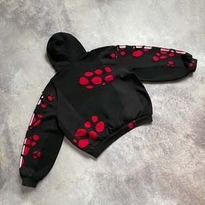 Sudadera con Capucha Negra Extra Grande con Aplique de Huella Roja, Manga Larga, Unisex, Estilo Casual Urbano, Ropa de Otoño - Product Image 3
