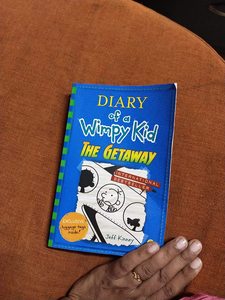 Diario de un niño corralito: La escapada de Jeff Kinney, libro de bolsillo, libro de aventuras y comedia para niños - Product Image 1