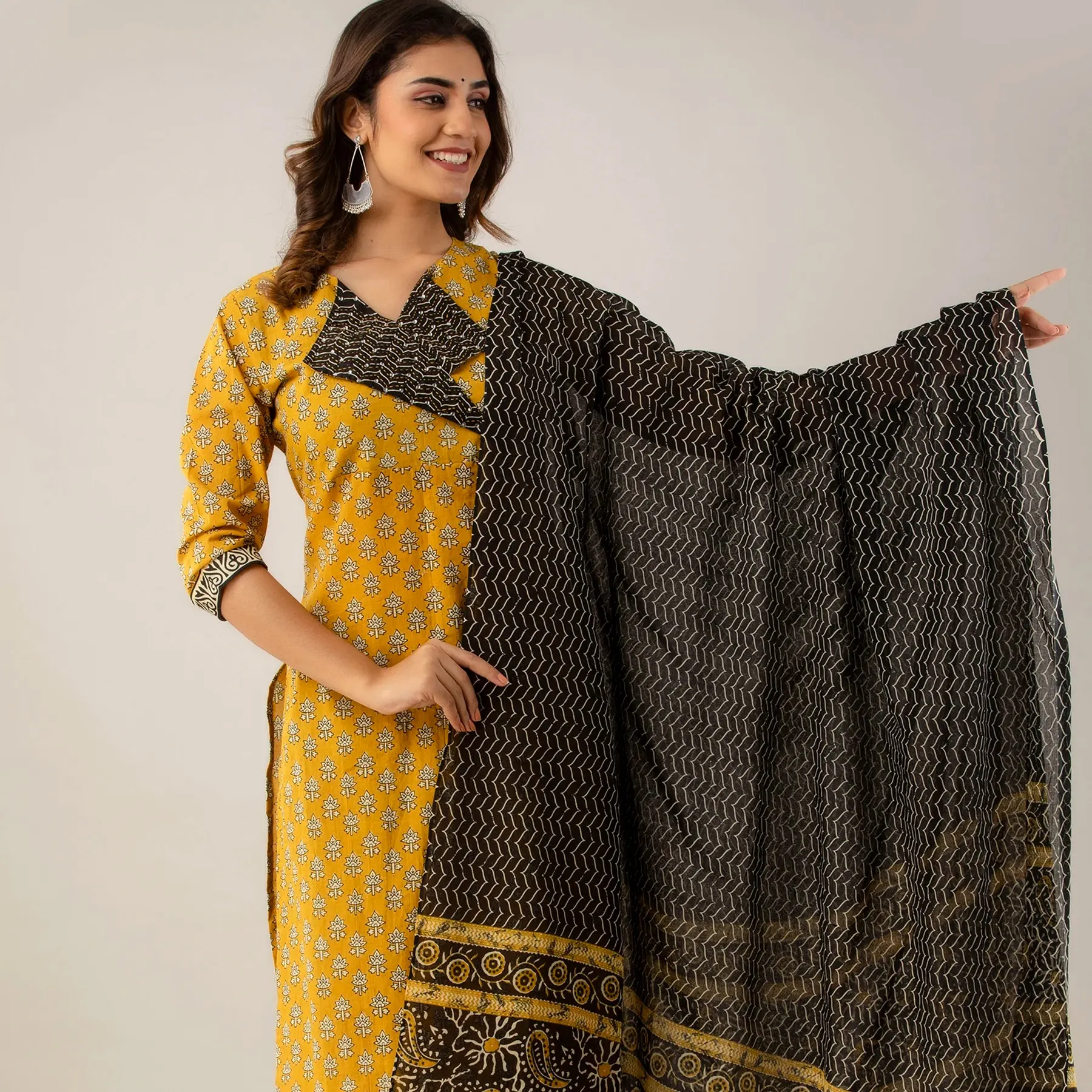 New Arrival Hand Block Printed Cotton Straight Half Sleeves Party Wear Kurta Pant with Dupatta Set for Women