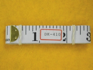 เทปวัดระยะ PVC/PE รุ่น DK-410 |   ตลับเมตรพลาสติกพกพา 150 ซม. สีขาว ปลายโลหะ สำหรับงานเย็บผ้าและงานฝีมือ - Product Image 5