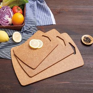 Tabla de Cortar Rectangular de Fibra de Madera de Doble Cara, Duradera, con Asa para Uso en la Cocina, Apta para Lavavajillas, en Caja Individual - Product Image 1