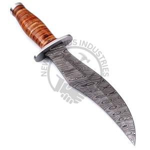 Nuevo cuchillo Bowie de Damasco, cuchillo de caza de hoja fija, cuchillo de supervivencia táctico para camping con funda de cuero y mango con protector de acero. - Product Image 4