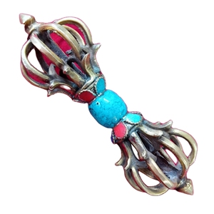 Juego de Dorje Budista Hecho a Mano en Metal con Técnica de Fundición, Forma Rectangular, Patrón de Lazos, 6 Pulgadas - Product Image 4