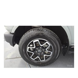 Ford Bronco 2.7 Outer Banks Diciembre 2023 8,798 km Caja de Cambios Automática Asientos de Cuero con Cámara Trasera Volante a la Izquierda - Product Image 5