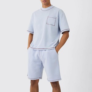 Conjunto de camiseta y pantalones cortos de punto color crema para hombre, cuello redondo, manga corta, color sólido, transpirable, informal, para verano. - Product Image 4