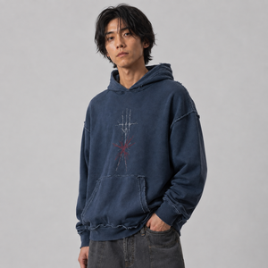 เสื้อฮู้ดดี้ผู้ชายแฟชั่น แต่งลายปักแบบดิสเทรส พร้อมซับในนุ่มสบาย ขอบแขนเสื้อแบบริบ และงานตัดเย็บคุณภาพพรีเมียม สำหรับขายส่ง - Product Image 5