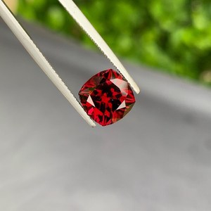 Pierre précieuse naturelle de grenat rhodolite rouge taillée avec précision, pierre précieuse de qualité supérieure pour la fabrication de bijoux - Product Image 2