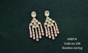 Pendientes colgantes Kundan 08976 con circonitas de colores, pendientes chapados en oro, joyería llamativa con piedra ovalada para bodas y fiestas. - Product Image 5