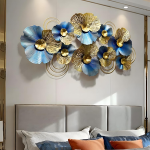 Décoration murale en métal 3D surdimensionnée en forme de fleur avec pétales texturés superposés et design floral dimensionnel pour salon, chambre et entrée - Product Image 6