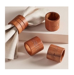 Hermosos anillos para servilletas de madera natural para la mesa del hogar y para recepciones, con bordes lisos y un diseño redondo atemporal. - Product Image 1