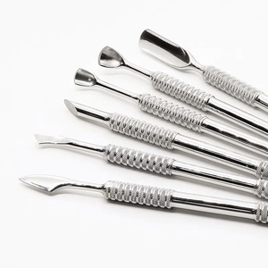 Herramienta profesional para cutículas Royal Finish Advanced Metal con mango ergonómico para el cuidado y el aseo de uñas en salones de belleza - Product Image 3