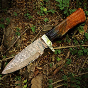 Nuevo Cuchillo Skinner de Cobre Damasco Hecho a Mano de Grado Industrial con Mango de Resina Bicolor, Cuchillos de Caza para Exteriores OEM - Product Image 1