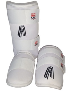 Protège-tibia en cuir personnalisé de sublimation OEM pour unisexe Design unique Protège-tibia de boxe noir Logo personnalisé - Product Image 1