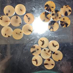 กระดุมเขาควายอาเกตธรรมชาติแกะสลักสไตล์สัตว์พร้อมคุณสมบัติกันน้ำ - Product Image 1