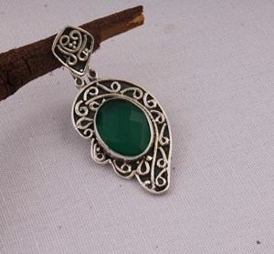 Pendentif en onyx vert naturel, bijoux en argent sterling 925, style vintage, pendentif ovale en pierre précieuse verte, finition antique, collier pour elle - Product Image 1