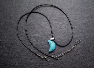 Collar con Colgante de Luna Creciente de Turquesa Natural |   Amuleto de Luna de Cristal |   Joyería de Piedras Preciosas Hecha a Mano |   Decoración del Hogar Feng Shui | - Product Image 5
