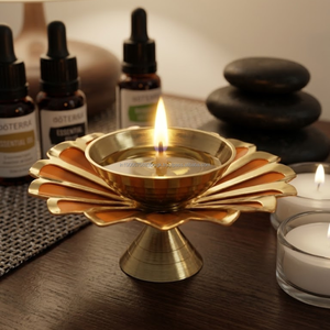 Lámpara de aceite de latón para ambiente de spa, diya floral decorativa, pequeña luz de meditación, lámpara de ambiente para relajación y aromaterapia - Product Image 1