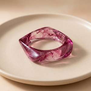 Brazalete de Resina Artesanal con Diseño Cuadrado Geométrico Grueso de Mármol Morado, Joyería para Mujer al por Mayor - Product Image 5