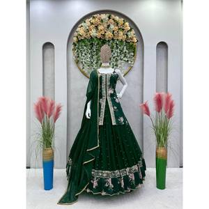 Top de créateur et Lehenga avec Dupatta pour les tenues de soirée pour les robes de bal - Product Image 3