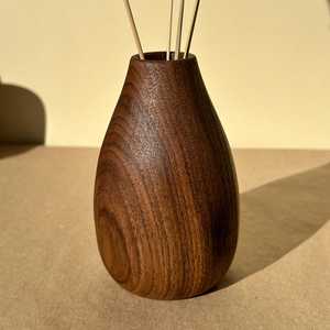 Vase en bois massif fait main de qualité supérieure avec grain de bois naturel, design moderne pour la décoration de mariage, utilisation sur table et décoration intérieure - Product Image 1