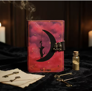 Diario de Cuero Rojo Hecho a Mano - Cuaderno con Estampado Vintage de Gato en la Luna y Papel con Borde Irregular para Tarot y Dibujo - Product Image 1