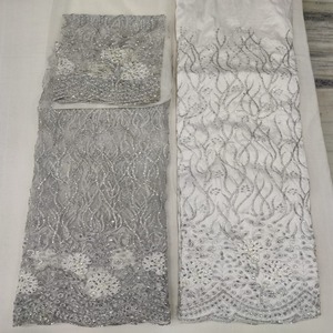 Atuendo Tradicional Nigeriano, Tela George Blanca con 2.5 Metros de Tela de Encaje + 2.5 Metros de Tela de Seda Tafetán y 1.5 Metros de Blusa de Tela - Product Image 1