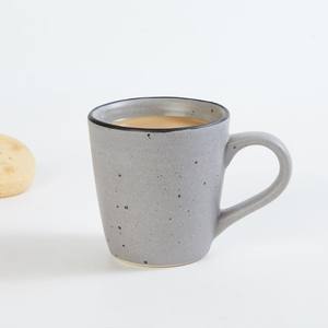 Taza de Café de Cerámica Blanca de Lujo con Elegante Detalle de Ondas Doradas, Acabado Brillante y Asa Cómoda para Servir Té y Café - Product Image 6