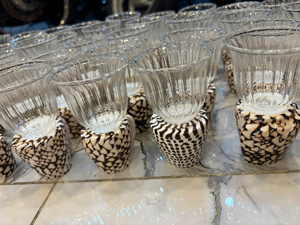 Gobelet à cocktail décoratif artisanal en verre mosaïque de coquillages de qualité supérieure, fait main, avec base en coquillages naturels, fabricant en gros - Product Image 5