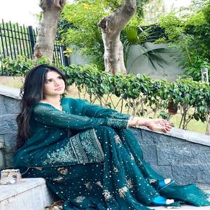 Conjunto VASTRA COTTAGE para Mujer, Top de Georgette con Bordado Intenso y Pantalones Plazo con Borlas, Dupatta de Organza, Prenda Étnica Completamente Cosida - Product Image 2