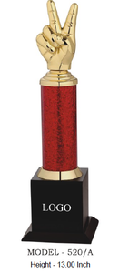 Trofeo de Mano con Símbolo de Paz Chapado en Oro con Columna Roja y Base Negra para Actividades Promocionales con Temática Musical - Product Image 3