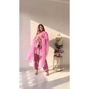 Ensemble de costume de fête rose pour femme avec vrai miroir Moti Work et embellissements de fil Taille XL - Product Image 3