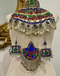 Boucles d'oreilles pendantes ethniques tribales de style antique afghan Kuchi avec clochettes argentées et émail coloré - Product Image 6