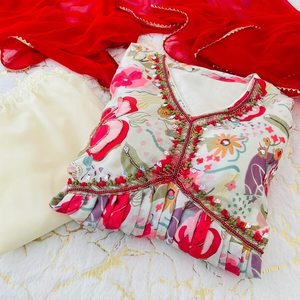 DESIGNER CHINON DIGITAL PRINT MIROIR TRAVAIL À LA MAIN ALIA CUT ROBE BAS AVEC DUPATTA BLANC - Product Image 3