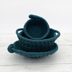 Ensemble de 3 paniers en macramé bleus, petite taille, organisateur pour bijoux, médicaments, rangement, panier décoratif élégant en corde de coton, provenant d'Inde - Product Image 1