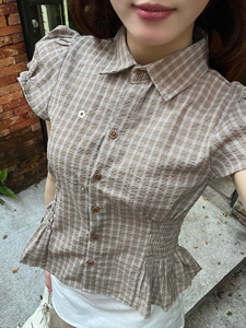 Fabricante de Ropa Vietnamita OEM ODM, Blusa Vintage a Cuadros para Mujer, Manga Abullonada, Corte Ajustado, Camisa con Botones, Top Casual de Verano - Product Image 5